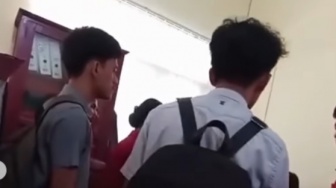 Skripsi Dilempar Dosen ke Lantai, Meja Dihantam Mahasiswa: Ibu Kemana Seminggu?!