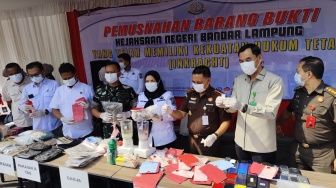 Kejari Bandar Lampung Musnahkan Ratusan Gram Narkoba dan Ribuan Obat Ilegal