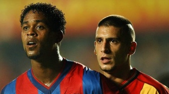 Tom Haye ke Persib, Calvin Verdonk Gabung ke Eks Klub Patrick Kluivert?