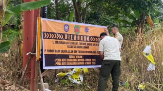 Satpol PP Samarinda Pasang Banner Larangan Jualan di Trotoar APT Pranoto