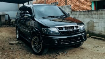 Siap Terjang Aspal Bergelombang? Ini 4 Rekomendasi Mobil Bekas Rp50 Jutaan yang Tangguh dan Irit