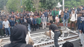 Gerbang DPRD NTB Dijebol Lagi, Protes Tunjangan DPR Dan Program MBG Berujung Ricuh