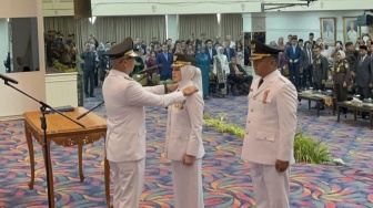 Hari Pertama Kerja, Bupati Pesawaran Nanda Indira Gaspol Perbaiki Jalan Rusak! Janji Ditepati?