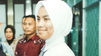 Pengorbanan Paskibraka Alika: Tak Bisa Dampingi Ayah, Kini Persembahkan Prestasi di Makam