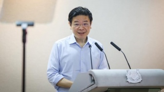 Beda dari Pejabat Indonesia yang Serba Mewah, Perdana Menteri Singapura Pilih Naik Pesawat Ekonomi