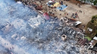 Gubernur Sulsel Bantu Rp1 Miliar Korban Kebakaran di Sorowako