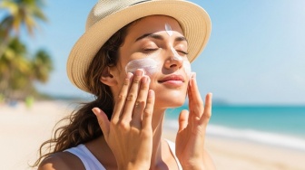 5 Rekomendasi Sunscreen Anti Aging: Formulanya Ringan, Ampuh Cegah Tanda Penuaan