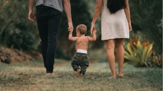 Di Balik Tagar #BoyMom: Kebanggaan atau Bias Gender Terselubung?