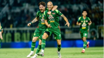 Dihiasi Pemain Serba Bisa, Persebaya Surabaya Bak 'Ketiban' Durian Runtuh!