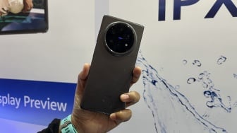 Kelebihan Vivo X Fold 5: Performa Snapdragon 8 Gen 3 dan Layar Super Terang