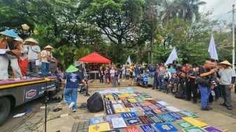 Sebagian Massa Buruh Gelar Aksi di Patung Kuda, Tapi Bukan Tuntut Kenaikan Upah