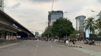 Aksi Demo Berujung Ricuh di DPR, Mahasiswa Dipukul Mundur!