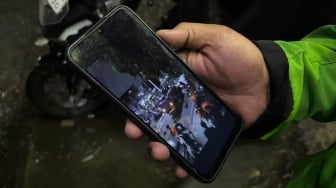 Saksi Mata Rantis Brimob Lindas Ojol: Sudah Teriak Ada Gojek di Bawah, Tetap Digilas Sampai Habis!