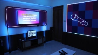 7 Karaoke Keluarga dengan Happy Hour untuk Nongkrong & Nyanyi Lebih Hemat