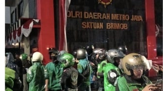 Mako Brimob Kwitang Dikepung Massa Usai Rantis Lindas Driver Ojol