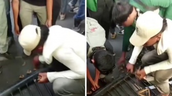 Pagar DPRD Sumut Rubuh Saat Demo, Massa Gercep Preteli Besi Untuk Dikiloin