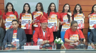 Calon Rektor Unhas Dikawal 10 Perempuan Cantik, Ini Alasannya!