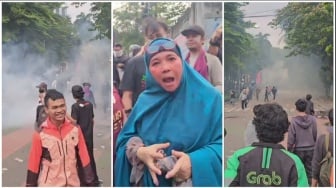 Dihadang Ojol dan TNI, Seorang Ibu Ngotot Maju Saat Brimob Tembakan Gas Air Mata