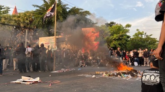 Mahasiswa Makassar Demo Tuntut Usut Tuntas Kematian Affan Kurniawan