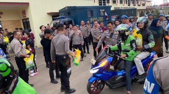 Beda dari Yang Lain: Duka Ojol Bogor, Datangi Polres, Gelar Sholat Ghaib, Pulang Bawa Beras