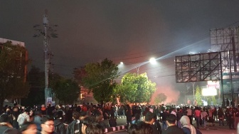 Makin Brutal, Gas Air Mata kembali Dilepas ke Massa Aksi Jogja Memanggil di Depan Pakuwon Mall