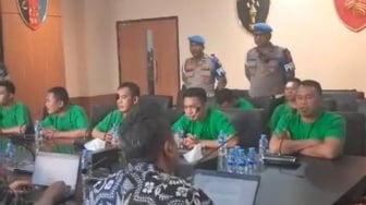 7 Anggota Brimob Kasus Lindas Ojol Diperiksa Propam: Berbaju Tahanan hingga Muka Diperban!