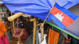 Sejumlah pengungsi berada di dalam tenda di tempat penampungan pengungsi Wat Por 5.000, Provinsi Preah Vihear, Kamboja, Kamis (28/8/2025). [ANTARA FOTO/Aditya Pradana Putra/bar]
