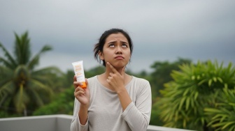 Apakah Perlu Pakai Sunscreen saat Mendung atau Hujan? Ini Kata Dokter Kecantikan