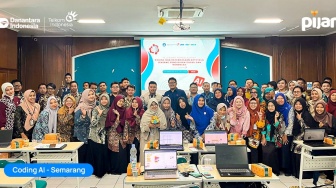 Dukungan Telkom  untuk Sekolah Berbagai Daerah: Pembelajaran Coding dan AI