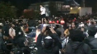 Aksi Demo Jogja Memanggil Ricuh, Satu Mobil Polisi Diamuk Massa saat Melintas