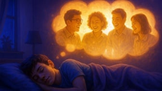 7 Arti Mimpi Bertemu Teman Sekolah yang Banyak Dipercaya Orang