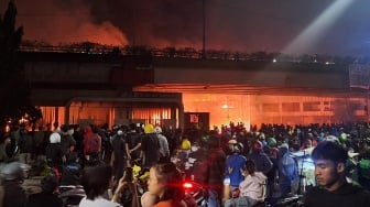 Mencekam! Halte Transjakarta Senen Dibakar Massa, Begini Respon Manajemen