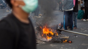 Ricuh Usai Demo DPR: Ojol Tewas Dilindas Rantis Brimob, Warga Turun Tangan