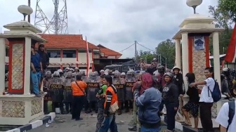 Demo Driver Ojol di Solo, Massa Aksi Bertahan di Mako Brimob
