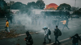 Gas Air Mata Kedaluwarsa Apakah Bahaya? Ditemukan di Lokasi Demo DPR