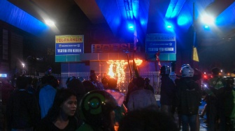 Potret Pos Polisi Senen Dibakar Massa saat Kerusuhan di Mako Brimob Kwitang