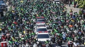 Solidaritas Jaket Ijo, Lautan Ojol Iringi Jenazah Affan Kurniawan yang Tewas Dilindas Rantis Brimob