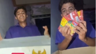 Bak Temukan Harta Karun, Momen Warga Gaza Unboxing Bantuan dari Pemerintah Indonesia Bikin Haru