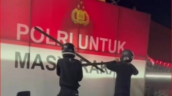 Spanduk Polri di Buleleng Dicoret, Pelaku Pemuda Bermasker