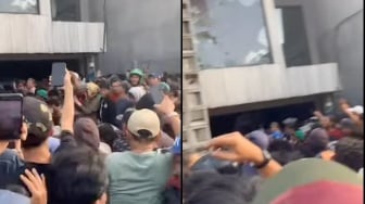 Rumah Ahmad Sahroni Diamuk Massa, Sofa Hingga Mobil Jadi Korban