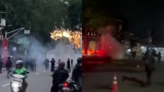 Usai Markas Gegana Dibakar, Bentrokan Meletus di Mako Brimob Depok: Massa Dihujani Gas Air Mata!