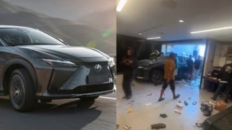 Lexus yang Dirusak di Rumah Ahmad Sahroni Tak Ada di LHKPN, Harganya Brutal!