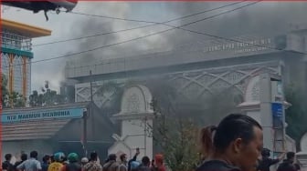 Gedung DPRD NTB Dibakar, Komputer Hingga Kursinya Dijarah