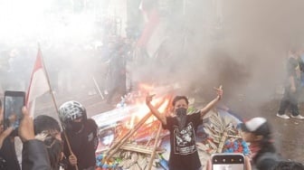 Demo Anarkis di Purwokerto: Fasilitas Umum Hancur Lebur