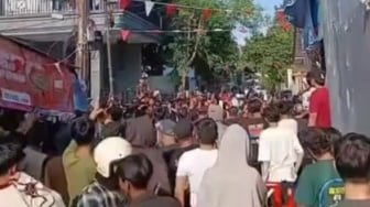Geger! Video Ratusan Massa Geruduk Rumah Ahmad Sahroni di Priok, Netizen Ungkap Isu Penjarahan