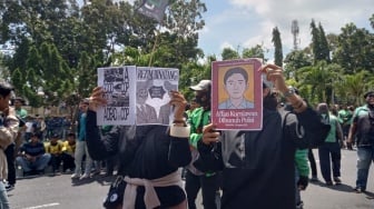 Ratusan Ojol di NTB Gelar Aksi di Polda NTB Dan Sholat Gaib Untuk Affan Kurniawan
