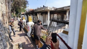 Pasca Demo Anarkis: Intip Kondisi Mengerikan Gedung Grahadi yang Terbakar