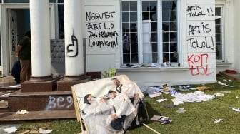 Ngeri! Begini Kondisi Rumah Uya Kuya Usai Jadi Sasaran Amuk Massa
