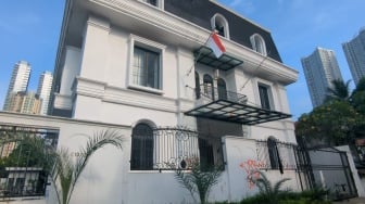 Potret Rumah Eko Patrio Usai Dijarah Massa: Tembok Penuh Coretan, Baju Berserakan di Kanopi