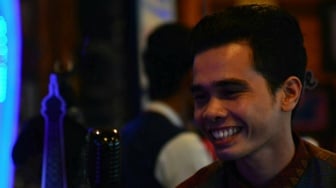 'Duduk di Rumah Dulu': Catatan Puitis Boy Candra yang Sarat Makna